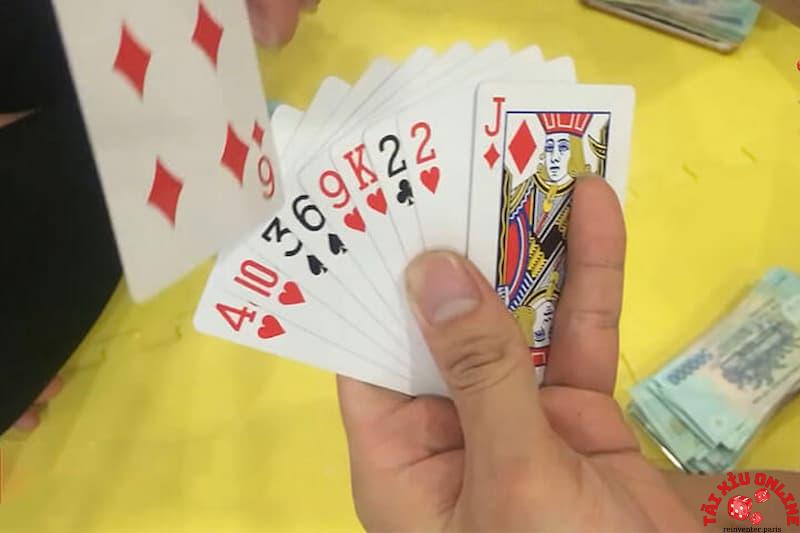 Sâm lốc là game quen thuộc được nhiều cược thủ yêu thích